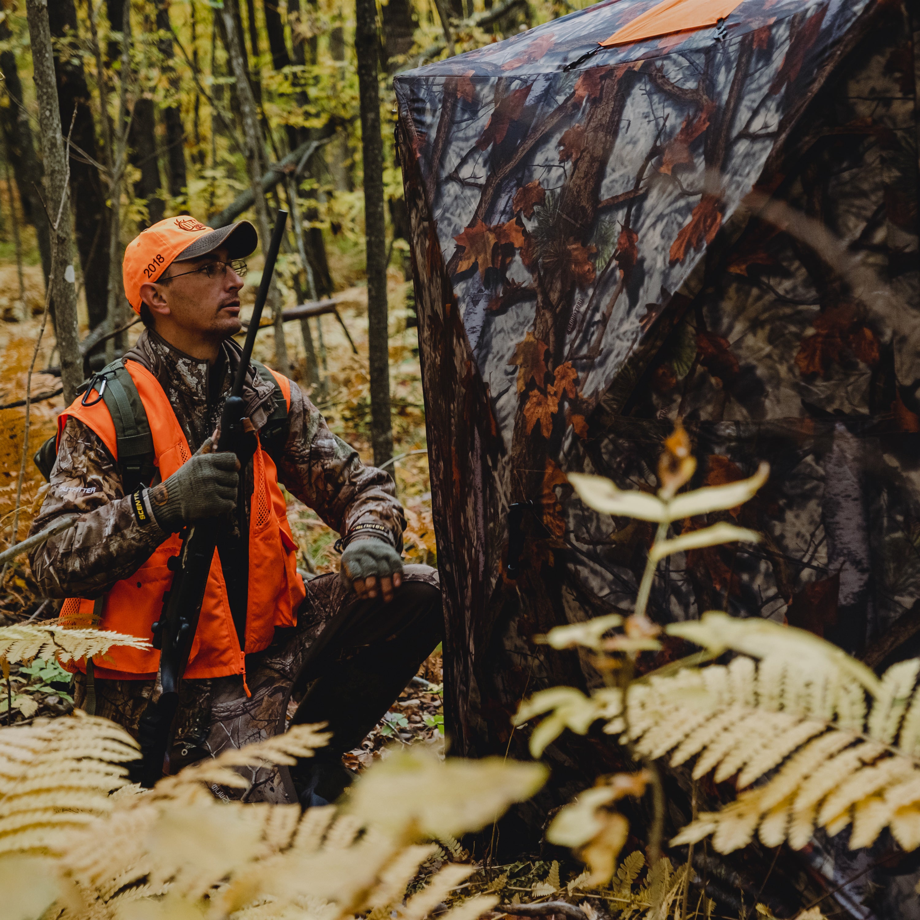 Barronett Blinds Unisex Adult Radar Hub Hunting Blind 2 Person Pop Up Ground Blind Crater Cold